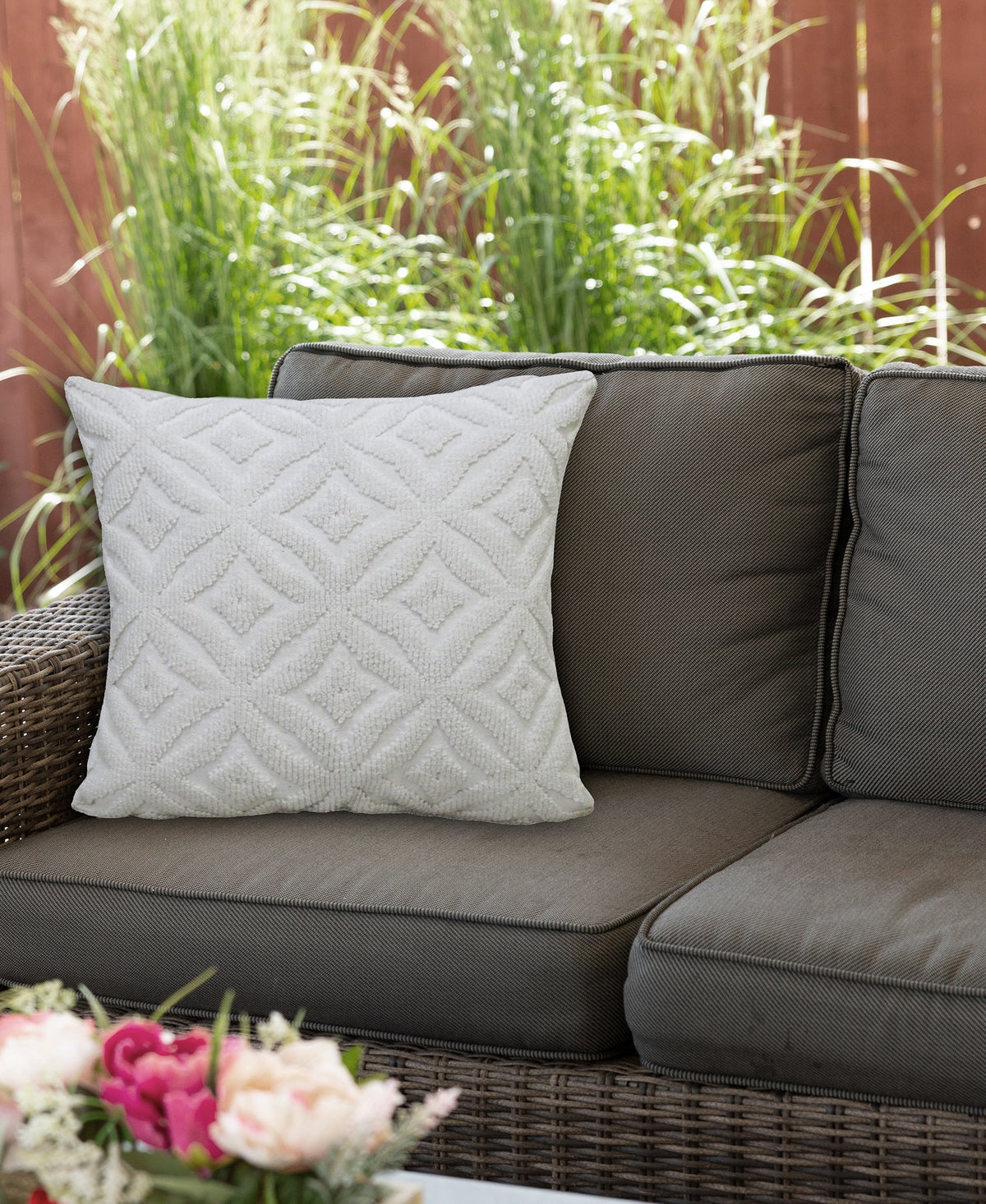 Vibhsa White Indoor Outdoor Ogee Decorative Pillow 18"x18"