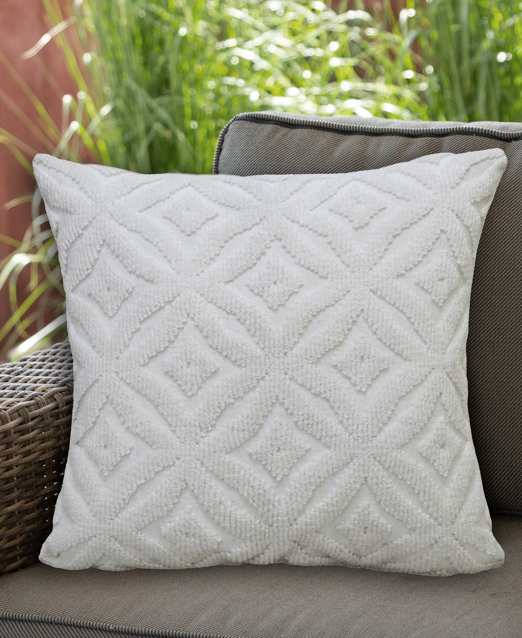 Vibhsa White Indoor Outdoor Ogee Decorative Pillow 18"x18"