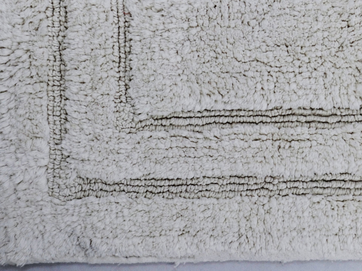 Vibhsa Ivory Color Plain Bath Rug 20" x 32"