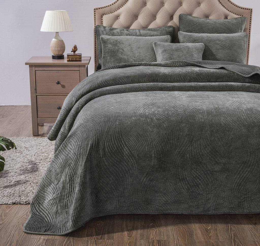 Tache Plush Dreams Dark Taupe Chocolate Waves Velvet Quilt Set (JHW-852BR)